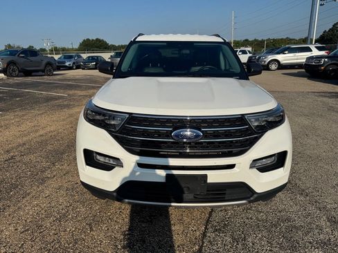 Used 2022 Ford Explorer XLT w/ Equipment Group 202A AWD/4WD image 2