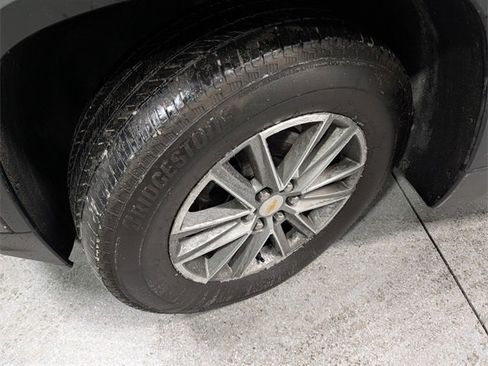 Used 2023 Chevrolet Traverse LT image 9
