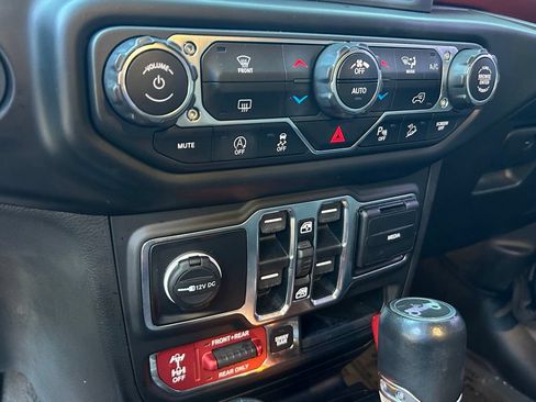 Used 2020 Jeep Wrangler Unlimited Rubicon AWD/4WD image 37