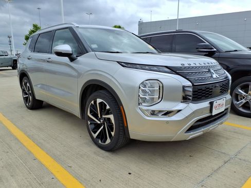 Used 2022 Mitsubishi Outlander SEL image 3