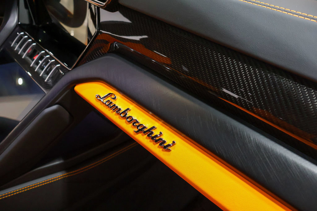 Used 2021 Lamborghini Urus AWD/4WD image 39