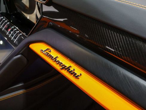 Used 2021 Lamborghini Urus AWD/4WD image 39