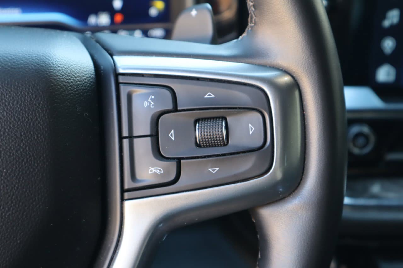 Used 2023 Chevrolet Silverado 1500 LTZ AWD/4WD image 13