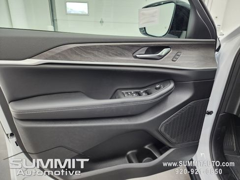 New 2025 Jeep Grand Cherokee L Limited w/ Luxury Tech Group II image 45