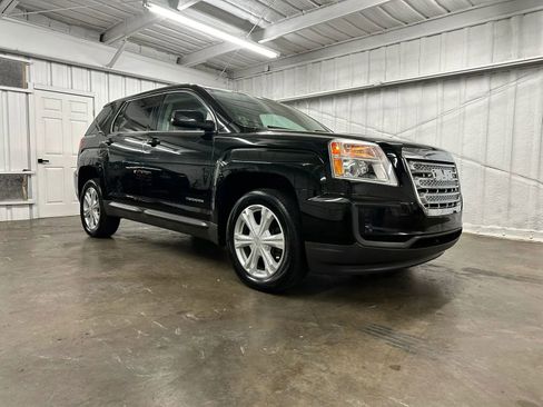 Used 2017 GMC Terrain SLE image 2