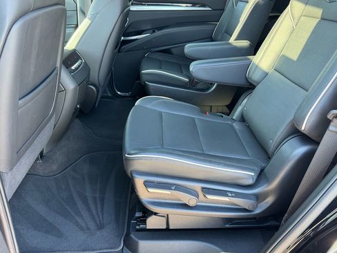 Used 2025 Cadillac Escalade Premium Luxury AWD/4WD image 15