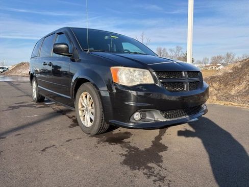 Used 2017 Dodge Grand Caravan GT image 1