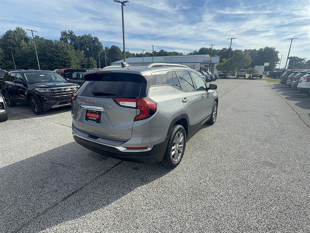 Used 2024 GMC Terrain SLT AWD/4WD image 7