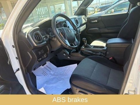 Used 2020 Toyota Tacoma TRD Off-Road w/ Technology Package image 13