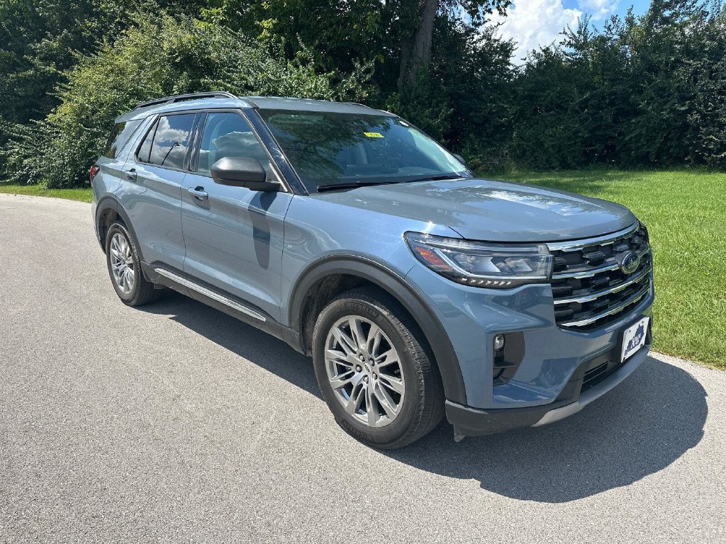 Used 2025 Ford Explorer Active w/ Active Comfort Package AWD/4WD image 1