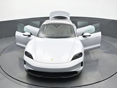 Used 2025 Porsche Taycan RWD image 33