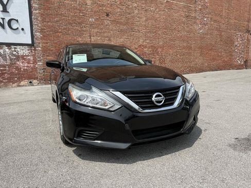 Used 2018 Nissan Altima 2.5 S w/ S Convenience Package FWD image 2