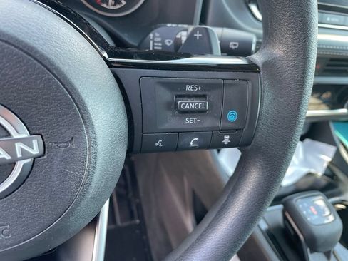 Used 2023 Nissan Rogue SV FWD image 14