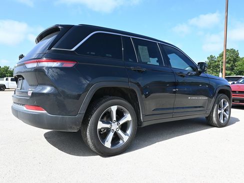 Used 2026 Jeep Grand Cherokee Limited AWD/4WD image 3