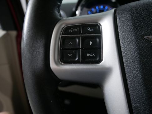 Used 2014 Chrysler Town & Country Touring-L w/ Driver Convenience Group FWD image 27