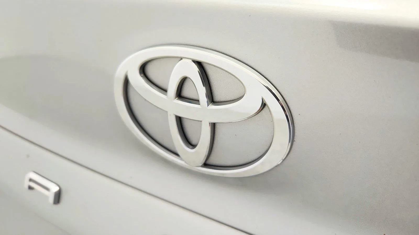 Used 2025 Toyota Camry LE FWD image 33