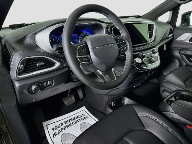 New 2027 Chrysler Pacifica Select AWD/4WD image 10