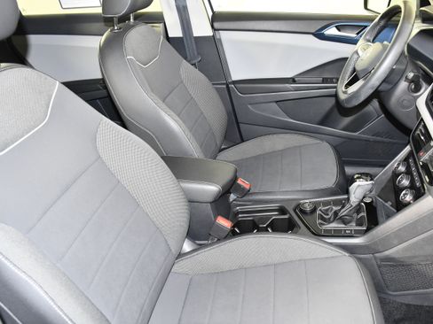 Used 2023 Volkswagen Taos SE AWD/4WD image 40