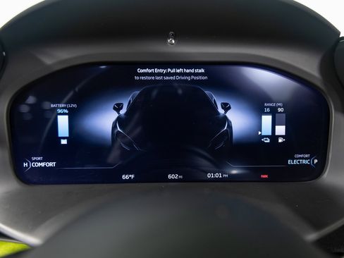 Used 2025 McLaren Artura Spider image 10