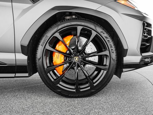 Used 2022 Lamborghini Urus AWD/4WD image 38
