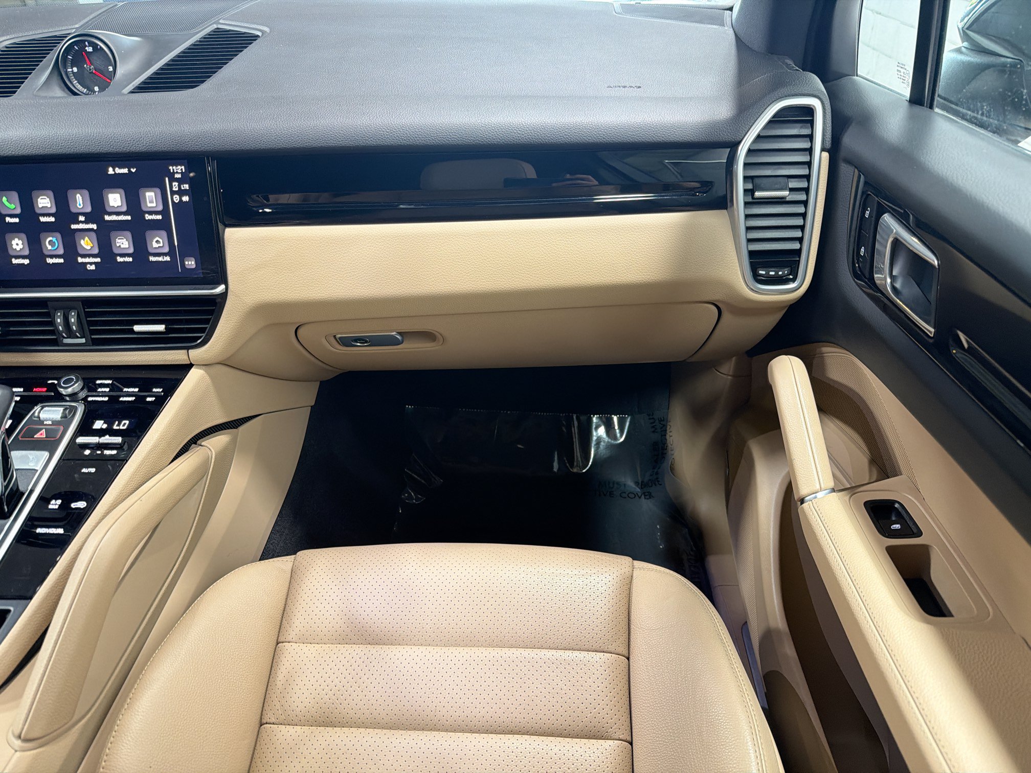 Certified 2023 Porsche Cayenne AWD/4WD image 18