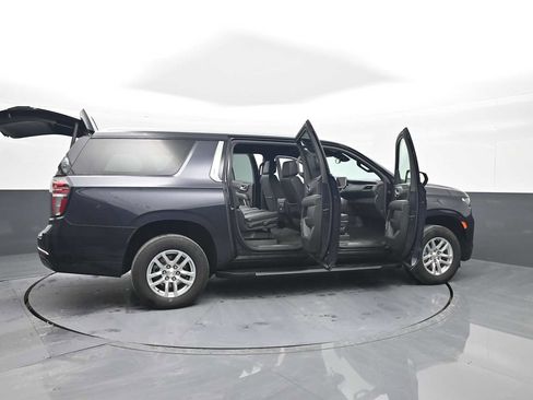 Used 2024 Chevrolet Suburban LT image 49