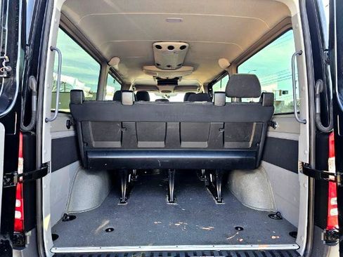 Used 2016 Mercedes-Benz Sprinter 2500 image 34