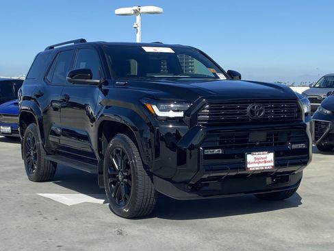 Certified 2025 Toyota 4Runner 4WD image 2