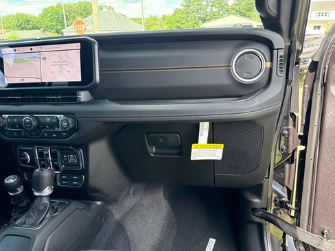 New 2026 Jeep Wrangler Unlimited Sahara AWD/4WD image 25