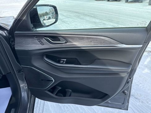 Used 2021 Jeep Grand Cherokee L Overland w/ Luxury Tech Group IV image 14