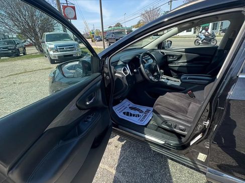 Used 2018 Nissan Murano SV AWD/4WD image 16