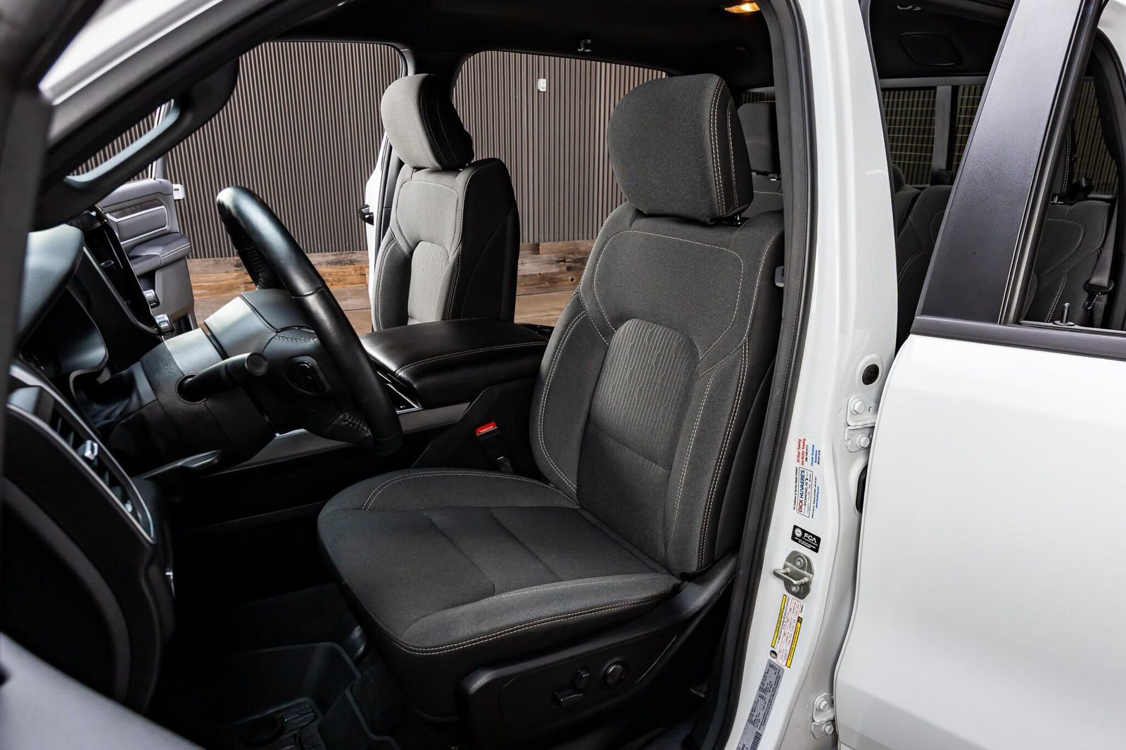 Used 2023 RAM 1500 Big Horn AWD/4WD image 29