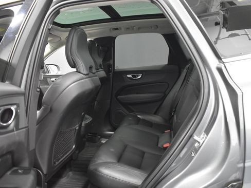 Used 2021 Volvo XC60 T5 Momentum w/ Climate Package AWD/4WD image 33