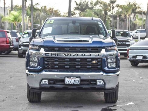 Used 2022 Chevrolet Silverado 2500 LT w/ Texas Edition image 2