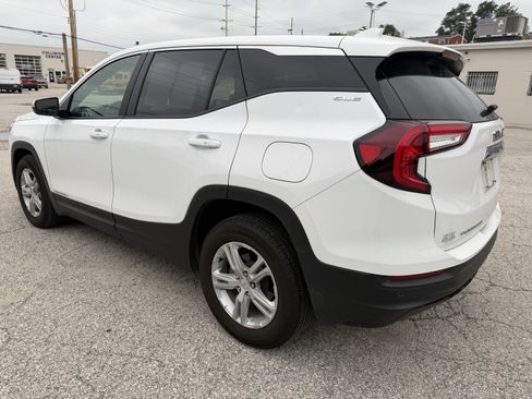 Used 2024 GMC Terrain SLE FWD image 5