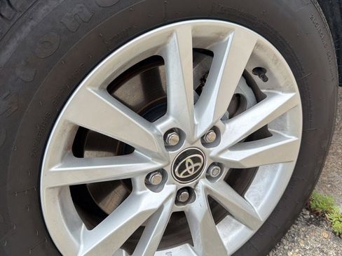 Used 2026 Toyota Camry LE w/ Convenience Package FWD image 4