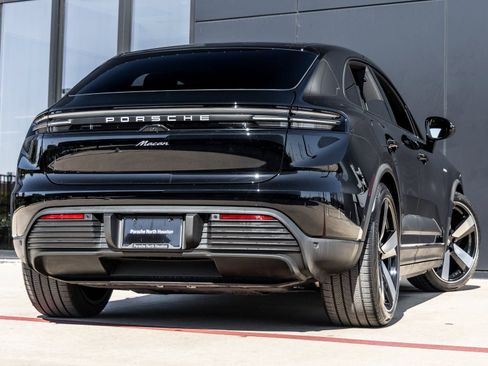 Certified 2025 Porsche Macan Electric image 11