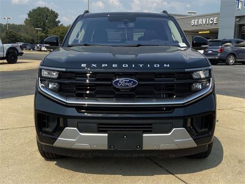 New 2025 Ford Expedition Max Platinum w/ Driver's Package image 7