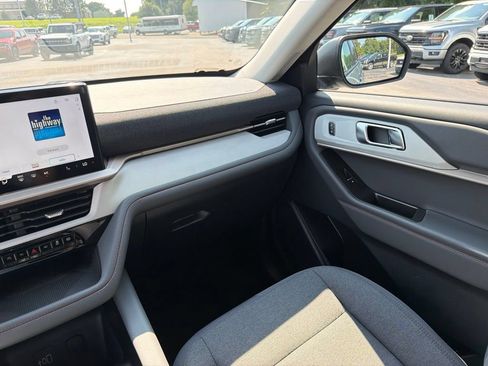 New 2026 Ford Explorer Active RWD image 19