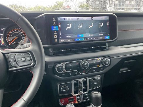 Used 2025 Jeep Wrangler Unlimited Rubicon image 7