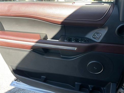Used 2023 Ford Expedition Max Limited image 22