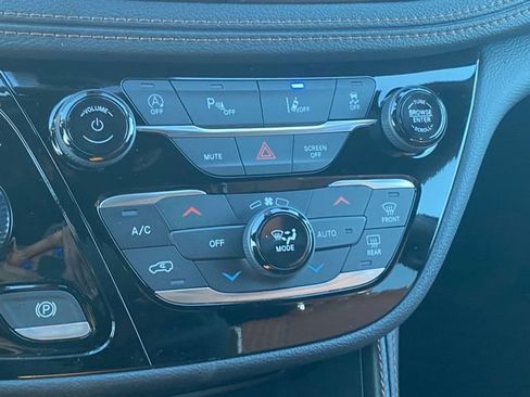 New 2026 Chrysler Pacifica Pinnacle AWD/4WD image 23