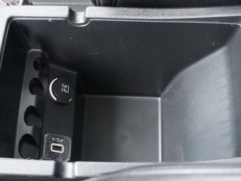 Used 2020 Jeep Cherokee Latitude Plus w/ Cold Weather Group image 12