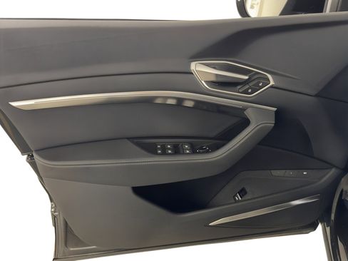 Used 2022 Audi e-tron Premium Plus w/ Premium Plus Package image 14