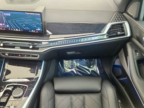Used 2025 BMW X5 xDrive40i w/ M Sport Package image 38