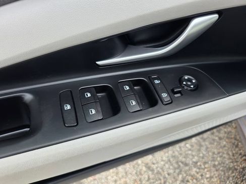 Used 2024 Hyundai Elantra Limited FWD image 20