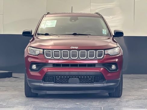 Used 2022 Jeep Compass Latitude FWD image 8