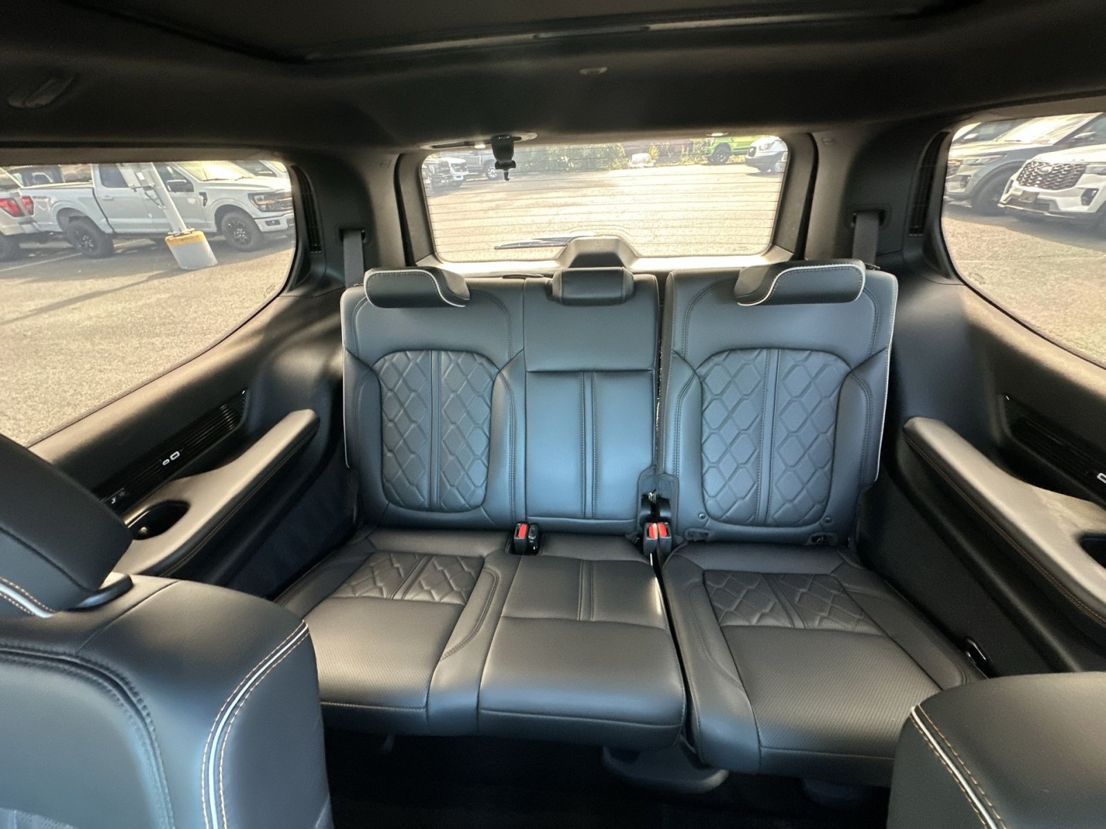 Used 2023 Jeep Grand Wagoneer Series III AWD/4WD image 27