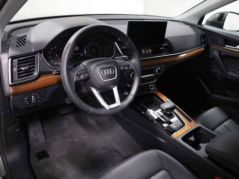 Used 2023 Audi Q5 2.0T Premium w/ Convenience Package image 4