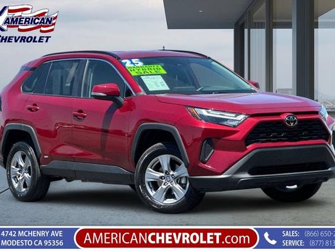 Used 2025 Toyota RAV4 XLE AWD/4WD image 2